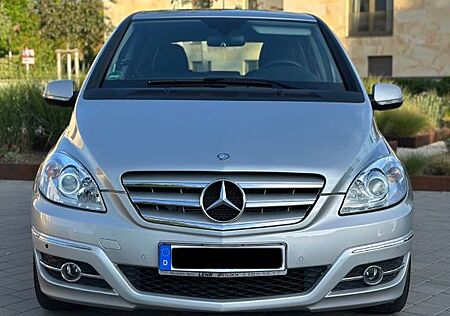 Mercedes-Benz B 200 B200 Automatik AMG Sportpaket PDC PANO SHZ TEMPO