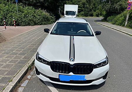 BMW 520 520dTouringAutVolllederNappaVollDigitalMildHybri