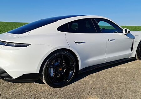 Porsche Taycan 4S Performance mit approved Garantie