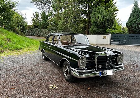 Mercedes-Benz 230 S