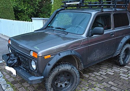 Lada Niva 4x4 -Jagd-Paket