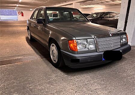 Mercedes-Benz E 230
