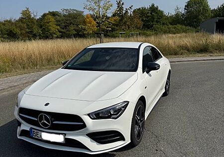 Mercedes-Benz CLA 250 CLA 250e AMG Line Night Paket - 1. Hand gepflegt