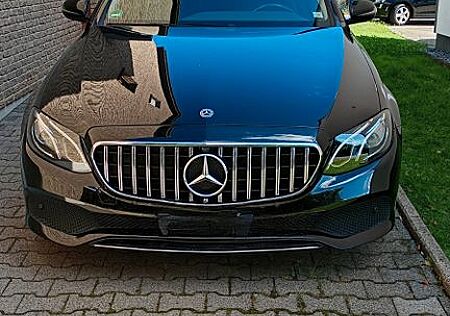 Mercedes-Benz E 220 d T Autom. -