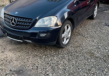 Mercedes-Benz ML 320 -