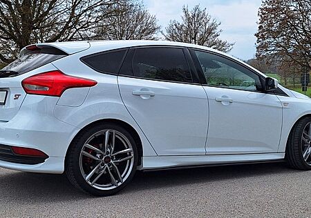 Ford Focus ST 2,0 EcoBoost Top Zustand 38400 km