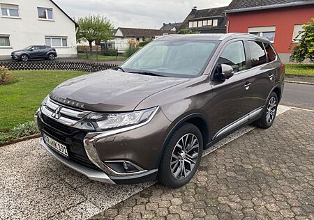 Mitsubishi Outlander 2.2 DI-D Edition 100+ 4WD Automati...