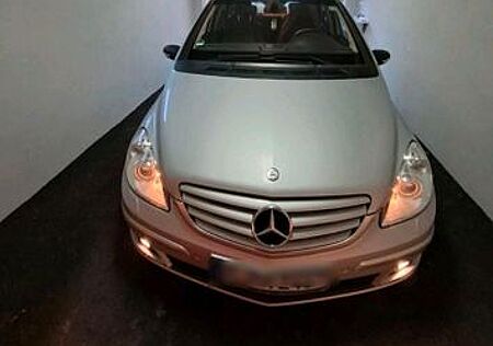 Mercedes-Benz B 200 -