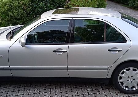 Mercedes-Benz E 320 ELEGANCE