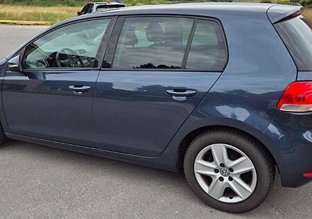 VW Golf Volkswagen Top Zustand: 6 mit Autogas, TÜV bis 01/2027