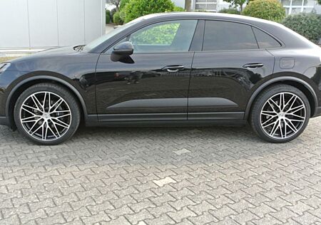 Porsche Macan Electric 4,schw/schw,22",pano,luft,3 displ