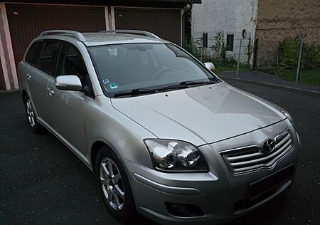 Toyota Avensis Combi Sol 2.0-l-D-4D Sol