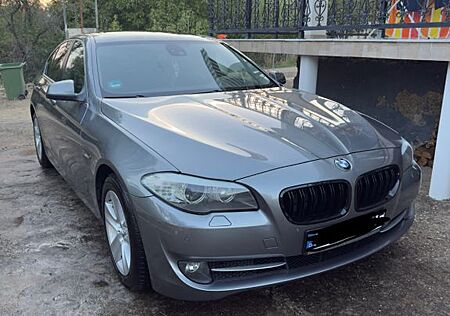 BMW 523i -