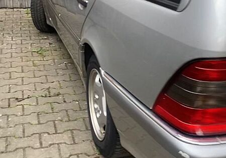 Mercedes-Benz 220 CDI