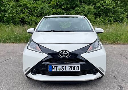 Toyota Aygo (X) Aygo 1,0-l-VVT-i x x
