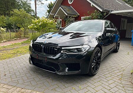 BMW M5 F90 / Carbon/M-Perform./B&W/HUD/MASSAGE