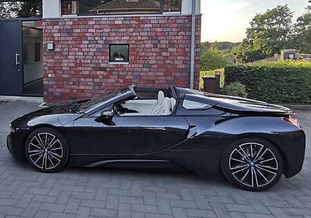 BMW i8 Roadster - Harman Kardon, Head-Up, Carbon