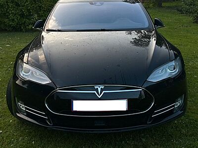 Tesla Model S 90D -