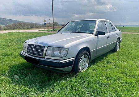 Mercedes-Benz E 220 W124 Mopf 1 ZV SV