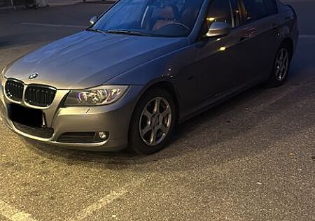BMW 318i E90