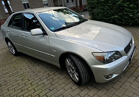 Lexus IS 200 Automatik mit LPG (2 Hand)8xBereift