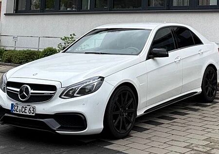Mercedes-Benz E 63 AMG E 63s AMG 4MATIC V8-Biturbo 585 PS