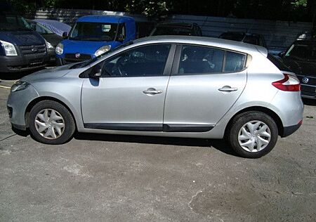 Renault Megane Dynamique 1.6 16V 110