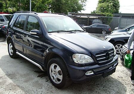 Mercedes-Benz ML 320 LEDER NAVI