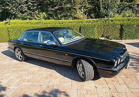 Jaguar Daimler Super V8 Langversion