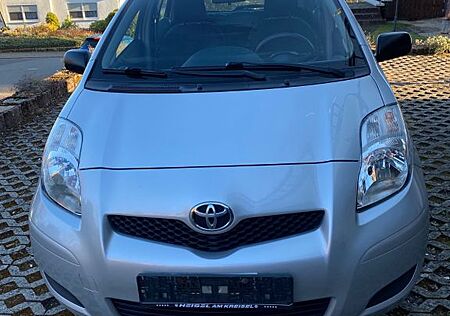 Toyota Yaris 1,0-l-VVT-i Cool