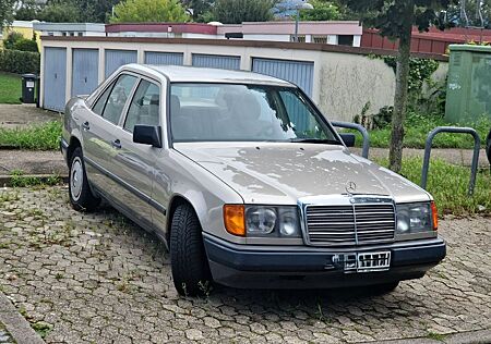Mercedes-Benz 200 200D H Kennzeichen