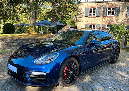 Porsche Panamera GTS Sport Turismo mit Sportabgasanlage