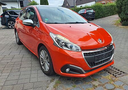 Peugeot 208 Allure 1.6 HDI NAVI PDC PANORAMA