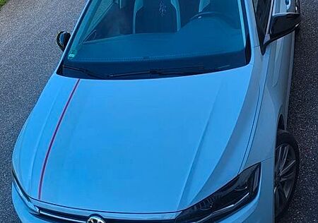 VW Polo Volkswagen 1.0 TSI OPF 85kW beats top Zstd.white silv