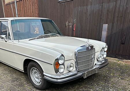 Mercedes-Benz 280 SE