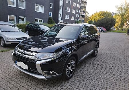 Mitsubishi Outlander 2.2 DI-D 4WD Automatik SUV-Star+ S...