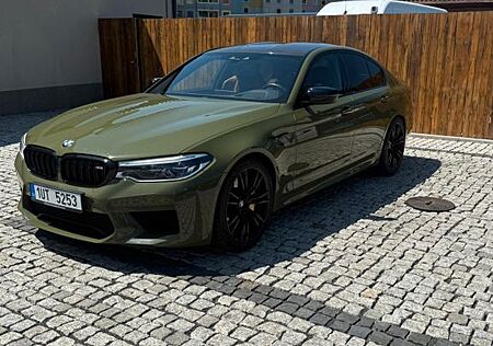 BMW M5 xDrive Competition Individual B&W Klappe