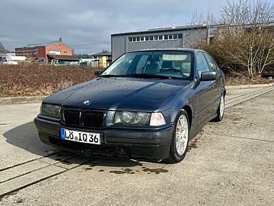 BMW E36 220i