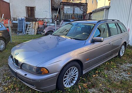 BMW 520i A Lifestyle touring*XENON*KLiMA*AHK*ESSD*