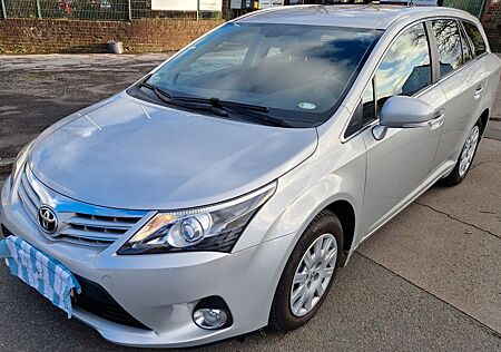 Toyota Avensis Combi 1,8-l-Valvematic Edition