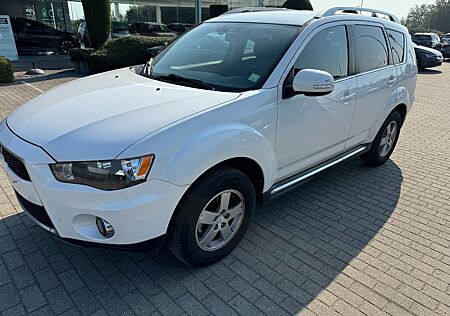 Mitsubishi Outlander Invite 4WD Leder Klima Navi Kamera Alu