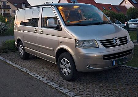 VW T5 Multivan Volkswagen mit Campingausstattung