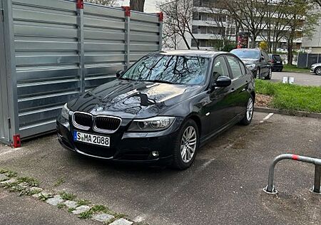 BMW 318i E90