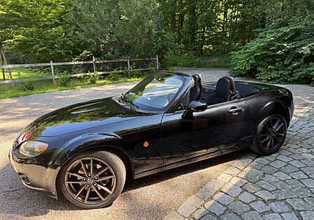 Mazda MX-5 Roadster Coupe Expression 2.0 MZR Expre...