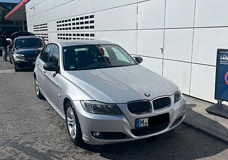 BMW 320i E90 Automatik /TÜV 07.2027/Garagenwagen/PDC