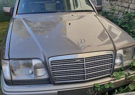 Mercedes-Benz 220