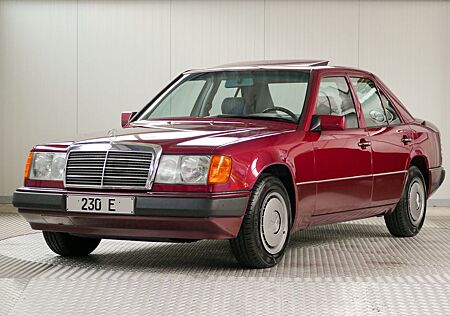 Mercedes-Benz E 230 230 E *W124*5-Gang*eSSD*H-Kennz.*Scheckheft*