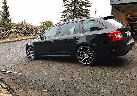 Skoda Octavia 2.0 TDI DSG RS Combi RS