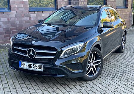 Mercedes-Benz GLA 250 4MATIC DCT Urban*St.Heizung*Panoramadach