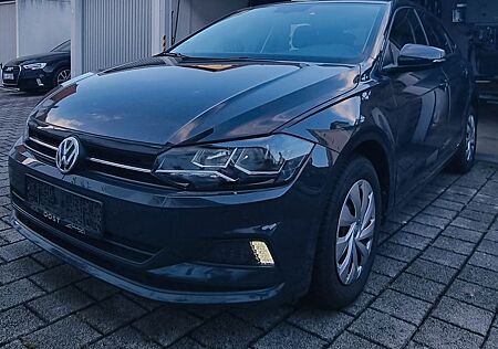 VW Polo Volkswagen 1.0 48kW Comfortline Comfortline